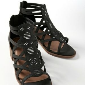 Womens Size 9 NWT Cutout Sandals